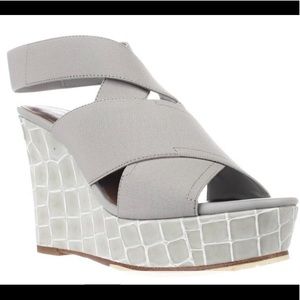 Donald J. Pliner “Carlin” Leather Wedges Sz 9.5 with bag